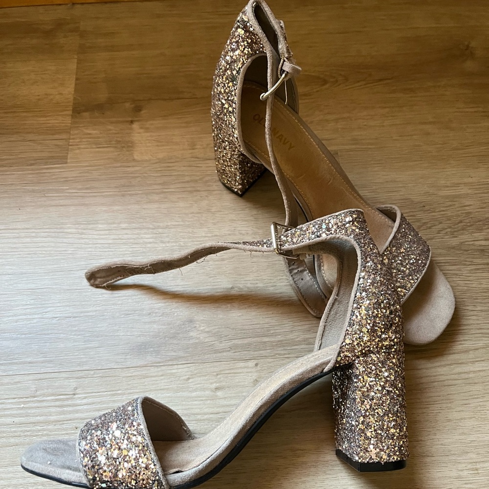 Shiny heels sandals